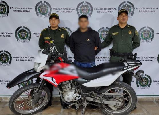 ¡Golpe al delito! Patrulla recupera motocicleta hurtada durante operativo en Barrio Niza