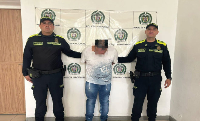 La Policía Nacional de Colombia capturó en Tocaima, Cundinamarca a Felipe Arturo Uribe Santos, a quien le imputaron el delito de proxenetismo. Fue sorprendido con tres menores de edad en una casa de lenocinio. 