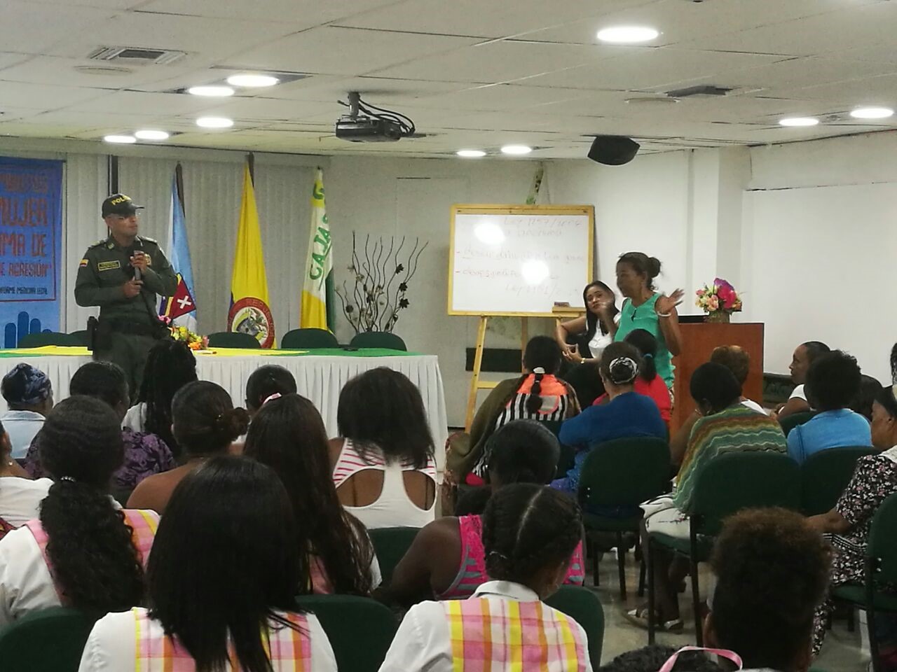 60 líderes sanandresanas conocieron más sobre la línea 155 y se unieron a la campaña #noalaviolenciacontralamujer