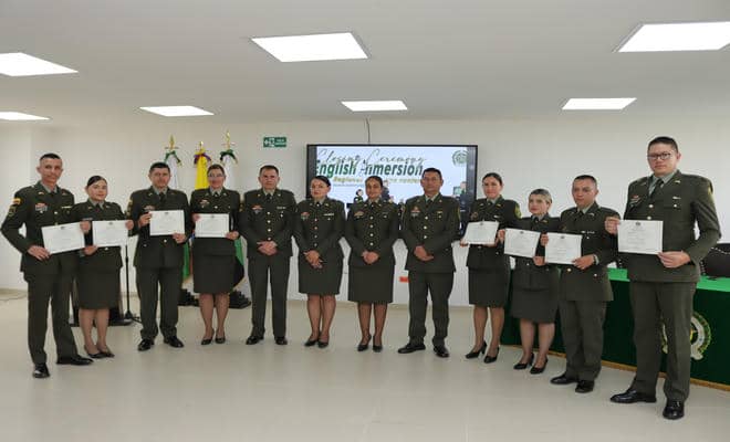 Polic&iacute;as del Eje Cafetero dominan el ingl&eacute;s