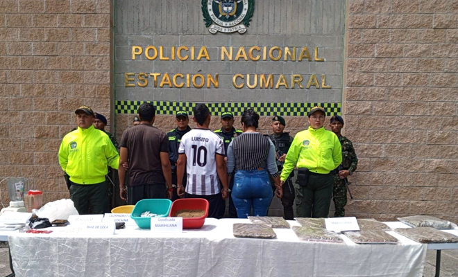 Tres personas extranjeras fueron capturadas con más de cinco mil gramos de estupefacientes en diligencia de registro y allanamiento sobre un inmueble ubicado en el barrio Villa Alejandra de este municipio