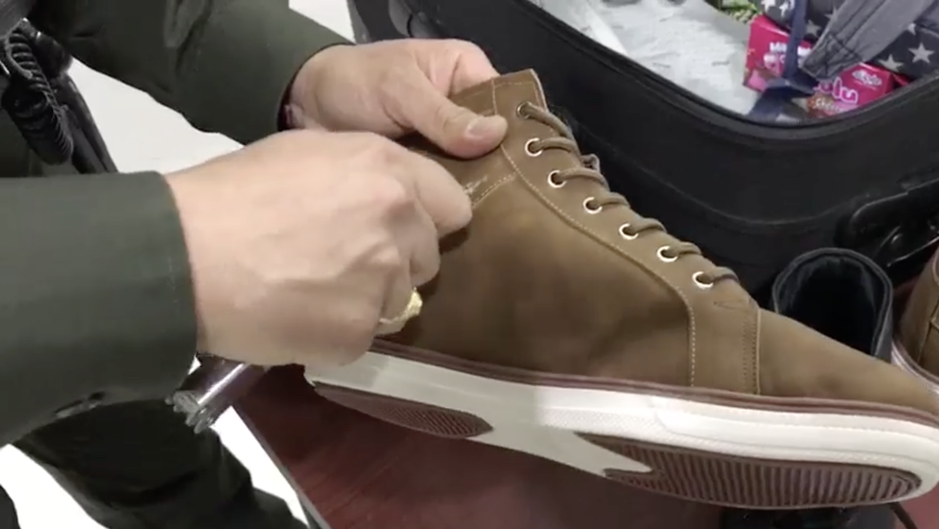 capturado-con-alucinógenos-camuflados-en-los-zapatos