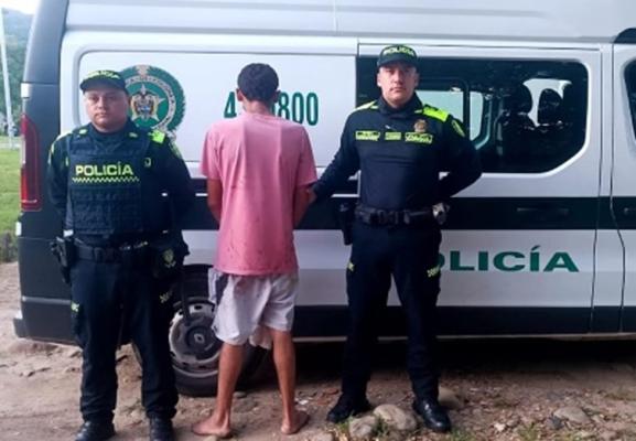 Intimida a su excompañera sentimental