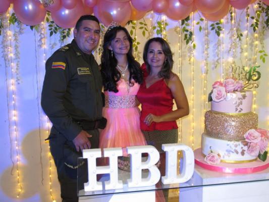 Génesis celebro sus Quince Años en compañía de la Policía Nacional