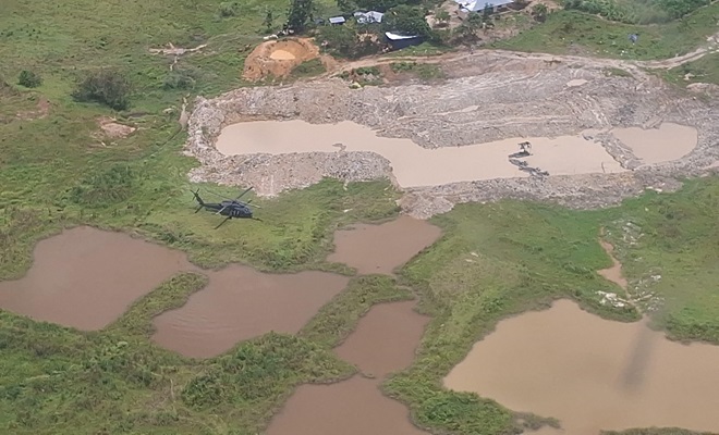 Daño ecológico causado por explotación ilícita de minerales