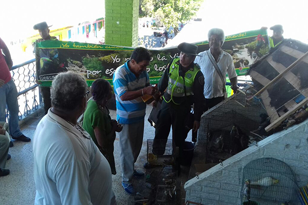 La Policía Ambiental crea conciencia en el buen uso y manipulación de alimentos