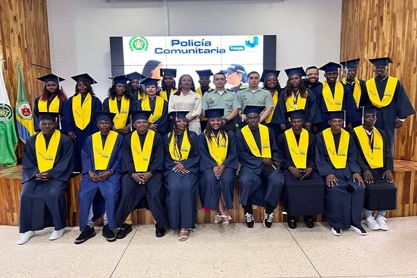 21 jóvenes de Quibdó se gradúan como bachilleres con apoyo de la Policía  1