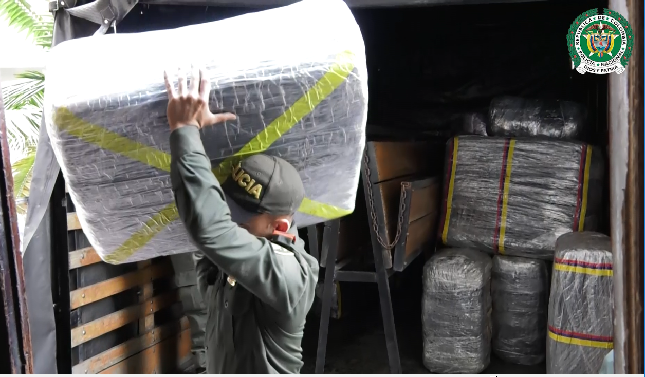 Gigantesca operación en contra del tráfico de estupefacientes en Medellín