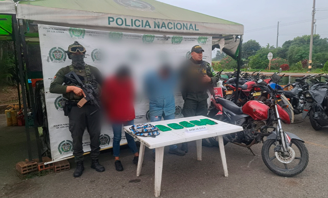 Se halló en la parte interna de un bolso, 2.500 gramos de base de coca aforados con cinta de color verde
