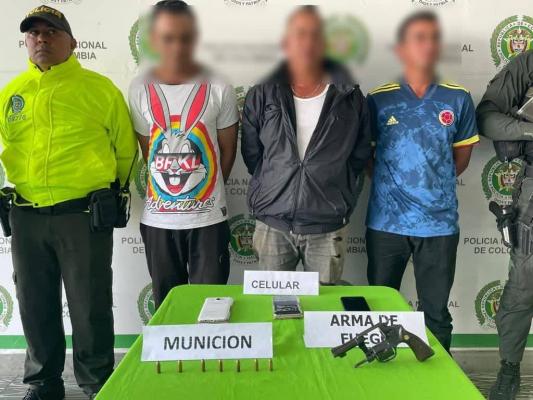 Incautación arma de fuego, munición y celulares.