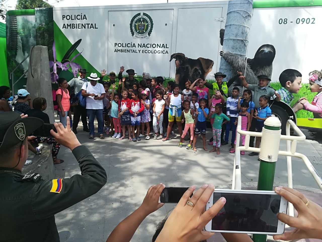 Bus interactivo ecológico de la Policía nacional llegó a Santa Marta