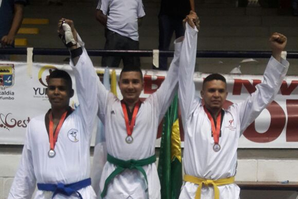 Patrullero Daraviña se alzó con la medalla de oro