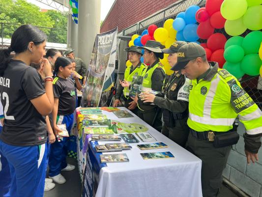 PPolicía Metropolitana de Neiva llegaron hasta el Colegio San Miguel Arcángel