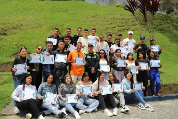 Un grupo de 34 auxiliares de policía culminan su servicio con honor