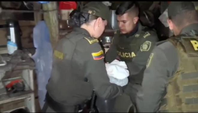 NACE-BEBÉ-GRACIAS-A-OPORTUNA-REACCIÓN-DE-LA-POLICÍA-EN-MITÚ