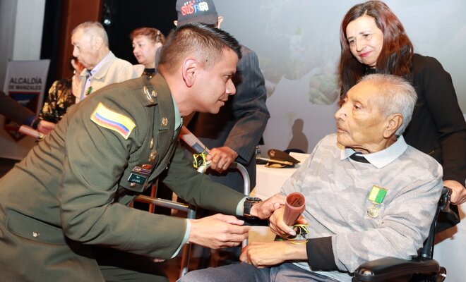 El señor Mayor Luis Alejandro Rondón Acevedo, agradece a los veteranos