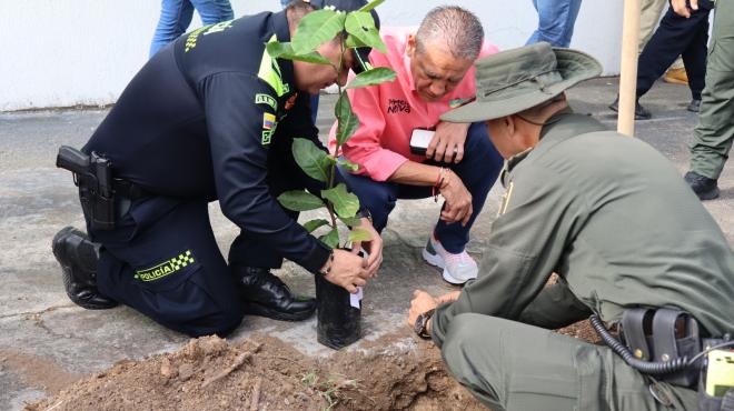 Policía Nacional celebra día mundial del árbol