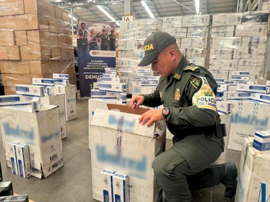 En el municipio de Buga, Valle del Cauca, se logró la aprehensión de 5.050.000 unidades de cigarrillos de contrabando, avaluados comercialmente en $1.900.216.400 de pesos.