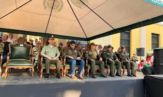 Tarima principal del lanzamiento plan navidad familias felices