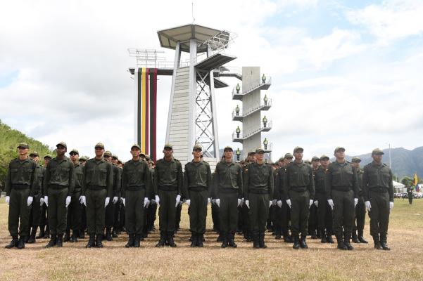 Campo de Paradas del CENOP, enalteciendo la formación de los Auxiliares de Policía del curso 03 Auxiliares de Policía de la Escuela Nacional de Entrenamiento Policial, ubicada en el Municipio de San Luis Tolima.