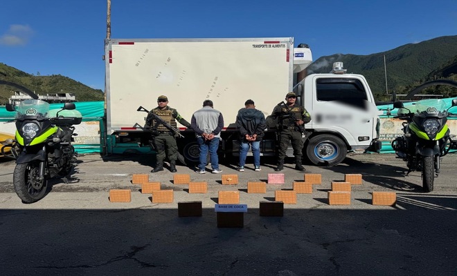 Incautan base de coca 