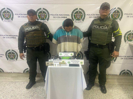 Capturada mujer que transportaba armas de fuego y munición en la terminal de Pitalito