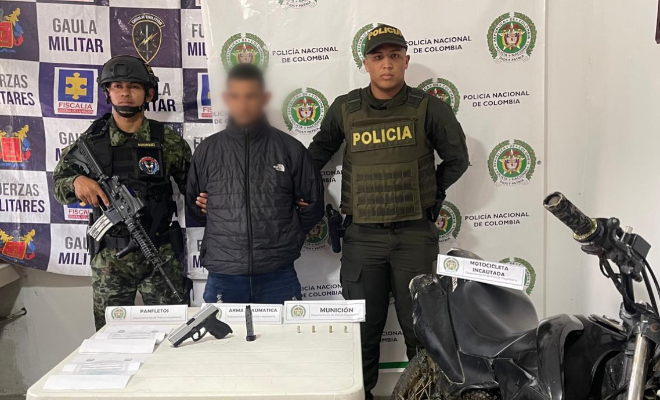 Este sujeto se enfrentó a las autoridades con un arma traumática y fue capturado 