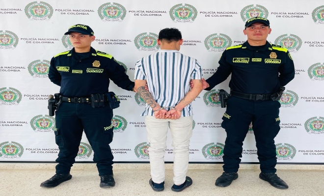 Hombre de 26 años capturado junto con dos policías