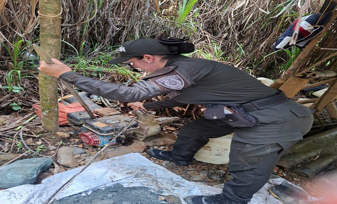 Operativo en la vereda Bajo Español permitió incautar motobombas y frenar daños ambientales sobre la quebrada La Estrella.