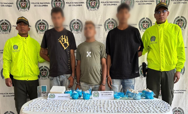 Capturan a tres personas en allanamiento y registro, por el delito de tráfico y fabricación de estupefaciente.