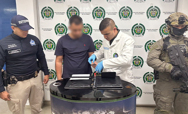 Capturado siendo reseñado