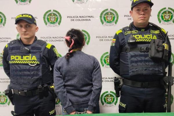 se logra captura de mujer que presentaba orden judicial