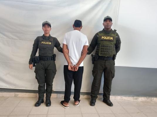 Fue notificado de una orden judicial relacionada con un caso de actos sexuales contra una menor.