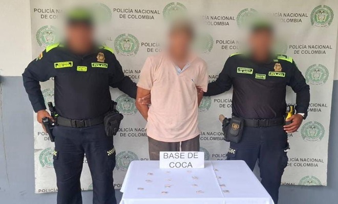 Dos policías, un capturado y elementos incautados
