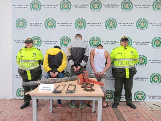 En flagrancia son capturados tres personas por hurto