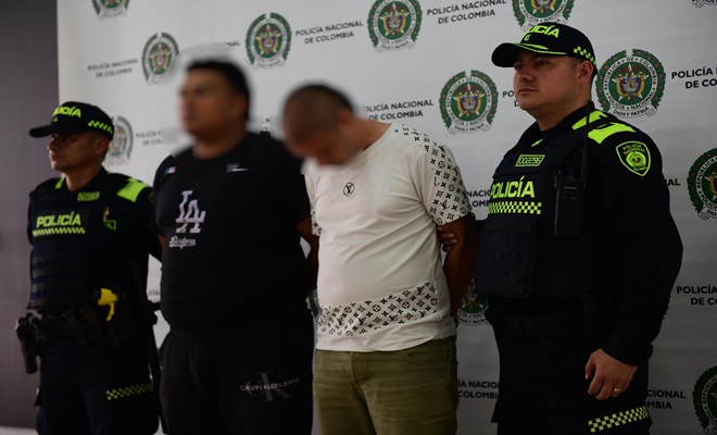 En un operativo realizado en Caldas, dos hombres que pertenecían a un grupo delincuencial fueron capturados por porte ilegal de armas de fuego