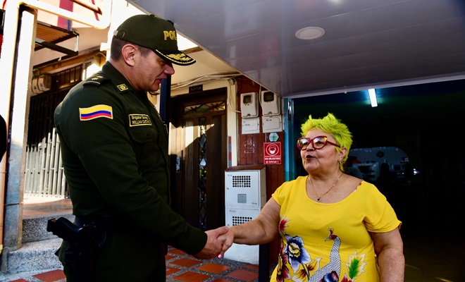 Comandante saluda a la comunidad en Castilla