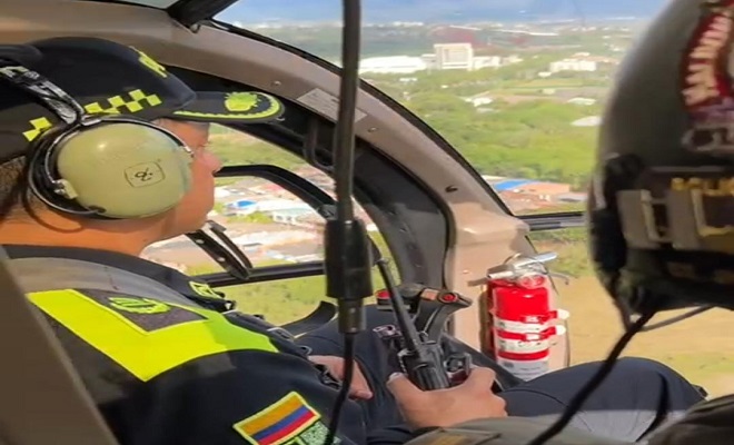 Un helicóptero, apoyará desde el aire el servicio de los uniformados. 