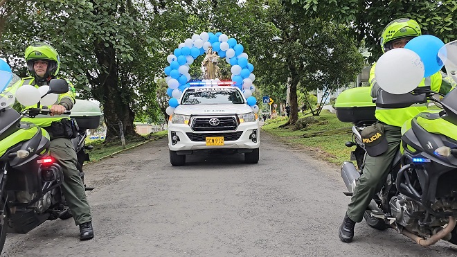 Conductores engalanaron sus vehículos y motocicletas