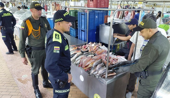 Controles a venta de pescados en plaza de mercado