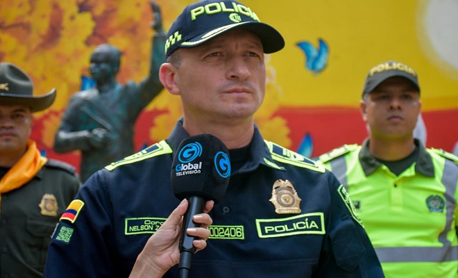 Tres polic&iacute;as, el Comandante del Departamento de Polic&iacute;a Meta, coronel Nelson Zambrano