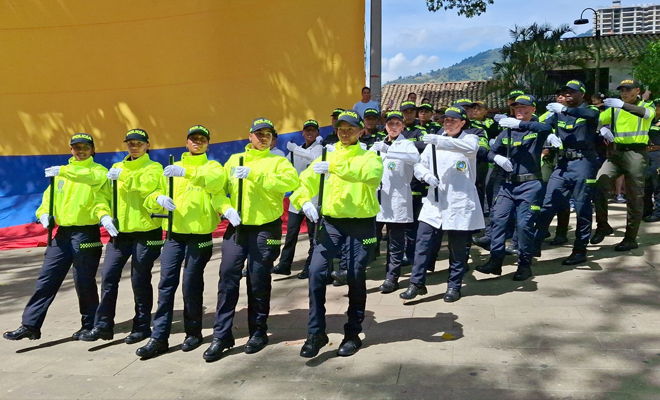 Estudiantes que participaron del desfile del 20 de Julio 2025 