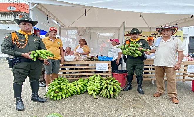 Garantizan la seguridad y el orden durante jornada comercial en honor al ‘Día del Campesino’.