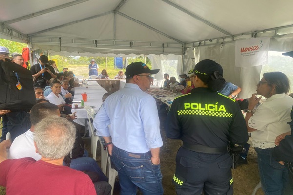 Dialogando con la comunidad.