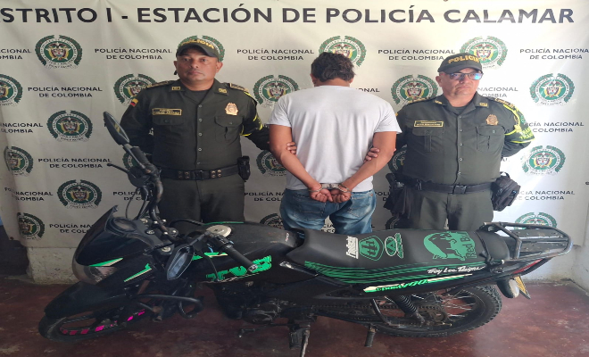 Durante un plan de registro y solicitud de antecedentes a personas y motocicletas, los uniformados abordaron a este ciudadano (1)