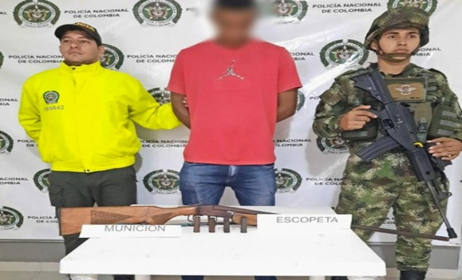 En allanamiento incautamos una escopeta y cuatros cartuchos para la misma