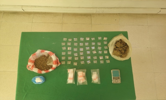 Elementos incautados, un total de 123 dosis de marihuana