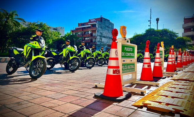 policía reciben motocicletas y kits de repuesto 