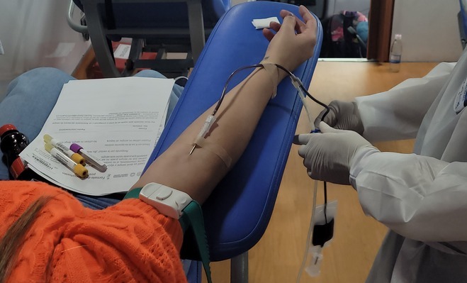 Este trastorno es genético y se caracteriza por el sangrado excesivo tras una lesión o la aplicación de una vacuna.