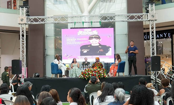 La Patrulla Púrpura en Popayán, participó del tercer foro "Mujeres con Propósito"